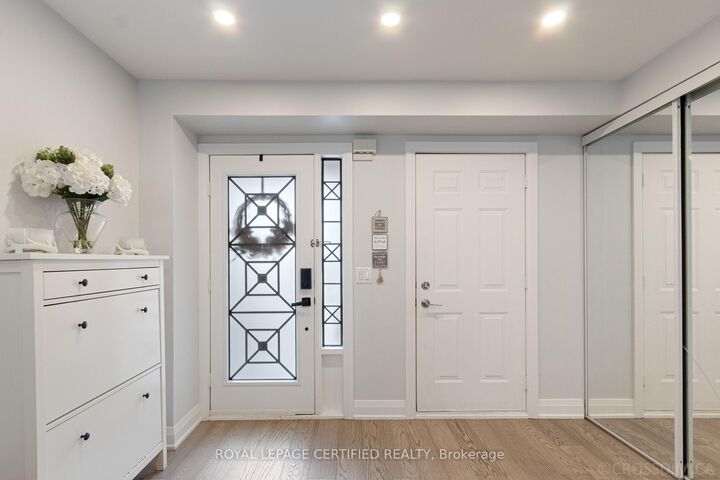 Property Photo: 3814 Ridgepoint Way ON L5N 7T7