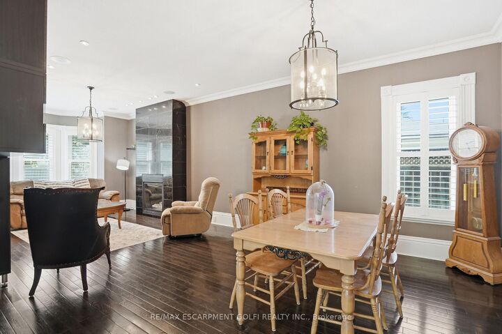 Property Photo:  86 Oak Street  ON N3T 2B3 