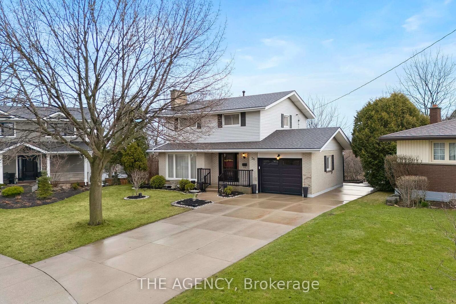 Property Photo: 36 Buckingham Drive ON L9C 2G5