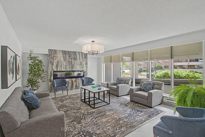 Property Photo: 40 William Roe Boulevard 1011 ON L3Y 5N7