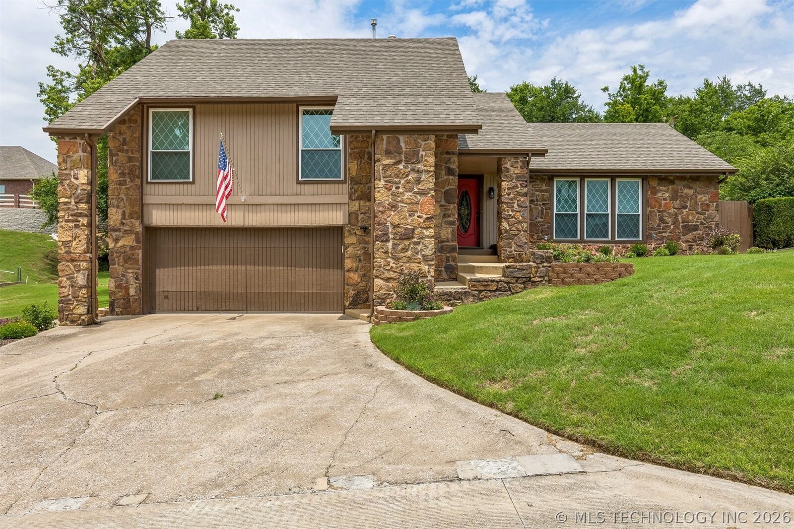Property Photo:  813 E Teresa Avenue  OK 74066 