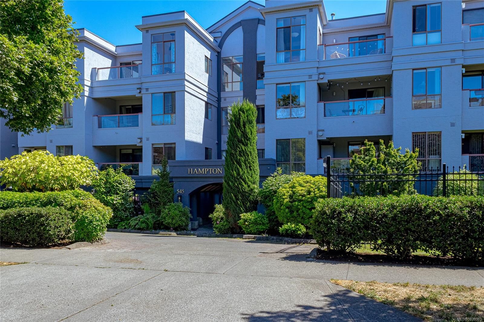 Property Photo:  545 Manchester Rd #407  BC V8T 5H6 