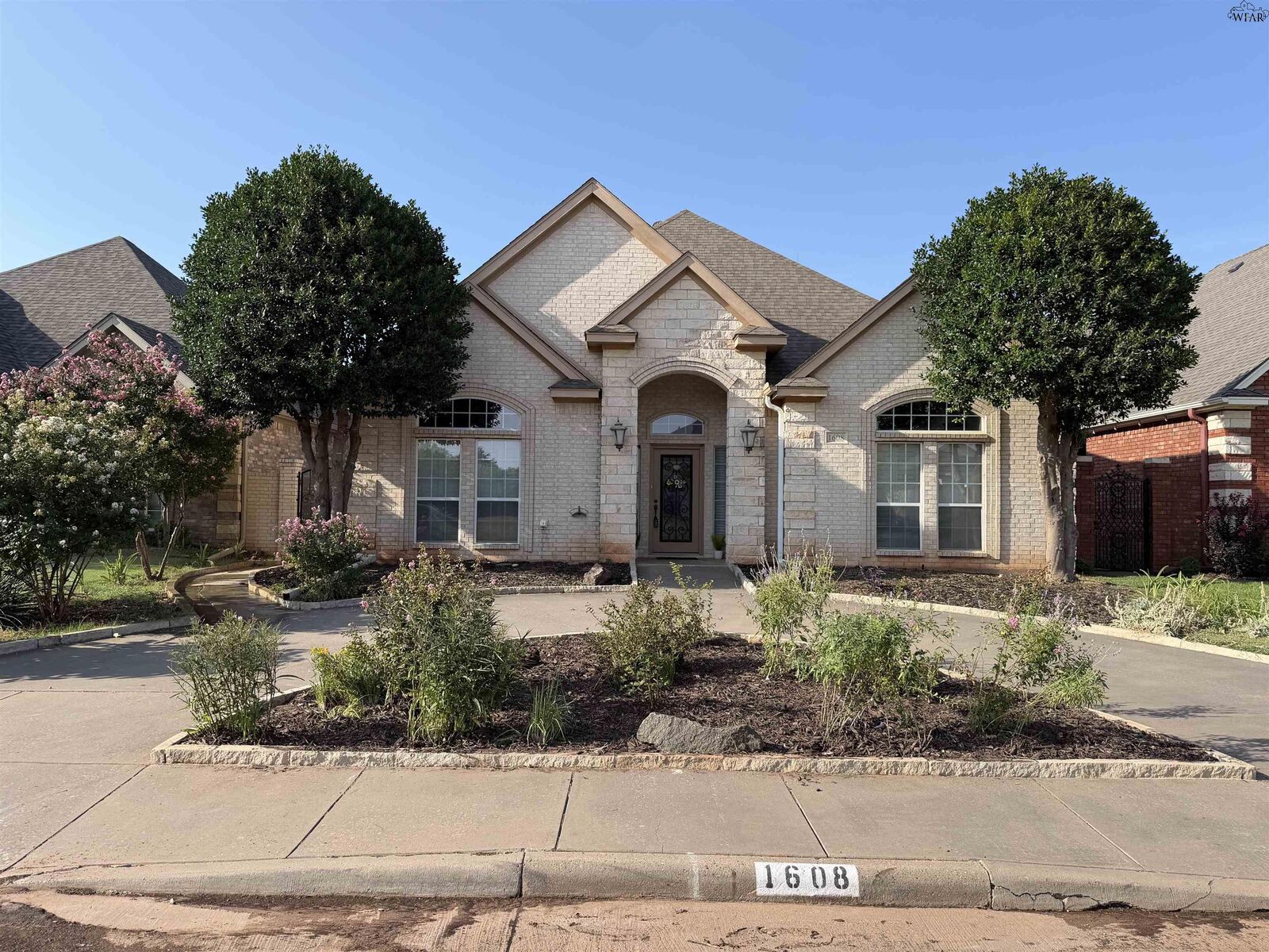 Property Photo:  1608 Tanglewood Drive  TX 76309 