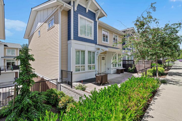 Property Photo: 16561 17A Avenue 45 BC V3Z 1J3
