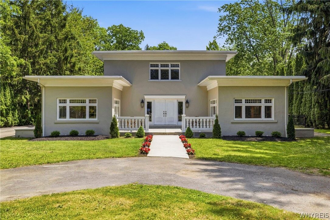 Property Photo:  5079 Woodland Drive  NY 14092 