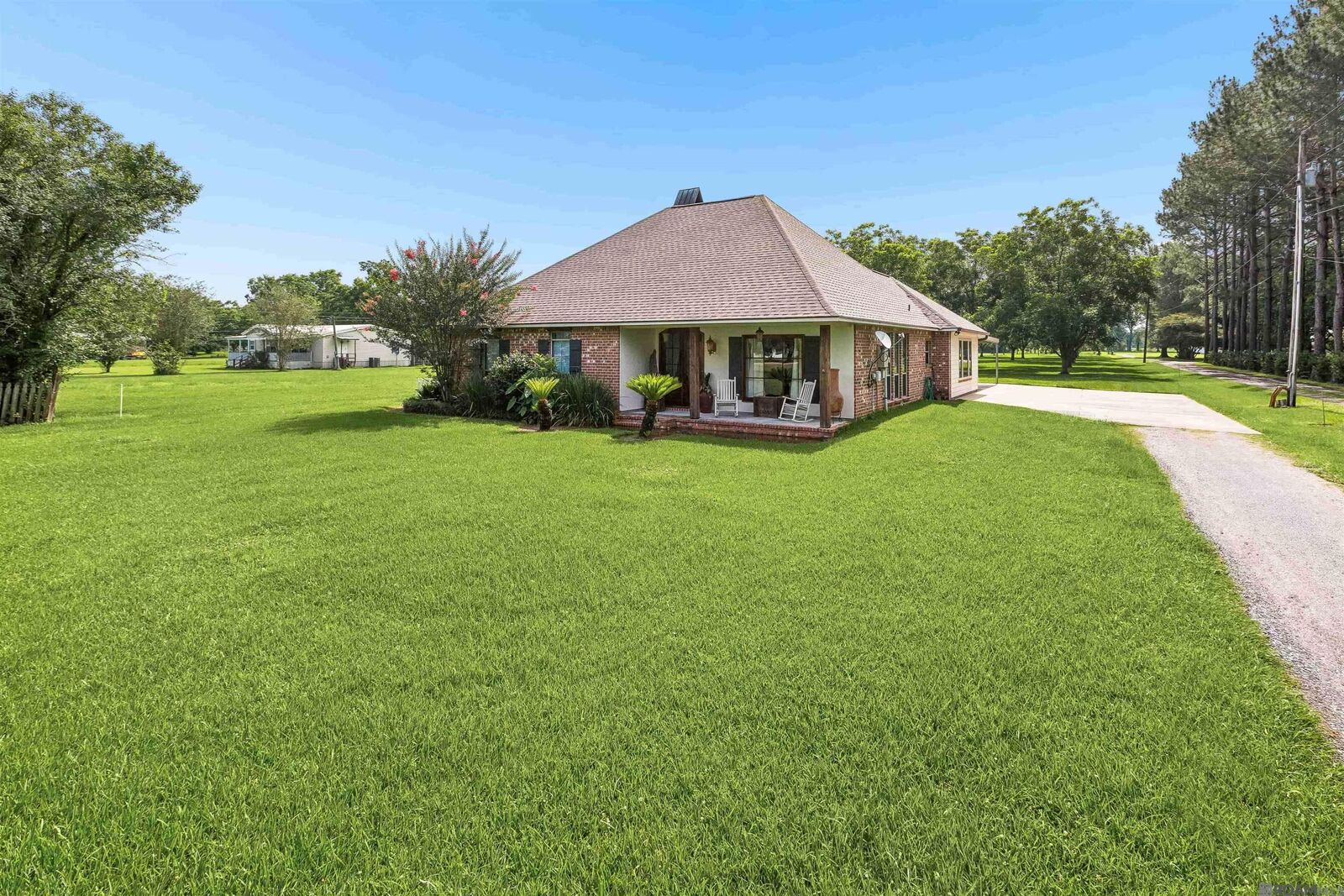 Property Photo: 3003 Oakland Rd LA 70752