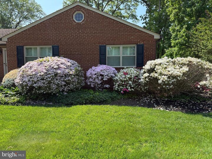 Property Photo: 5515 Bradley Boulevard VA 22311