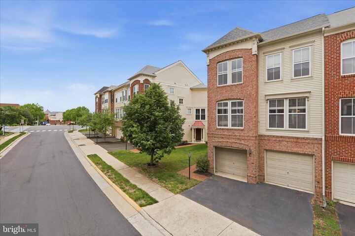 Property Photo: 42476 Regal Wood Drive VA 20148