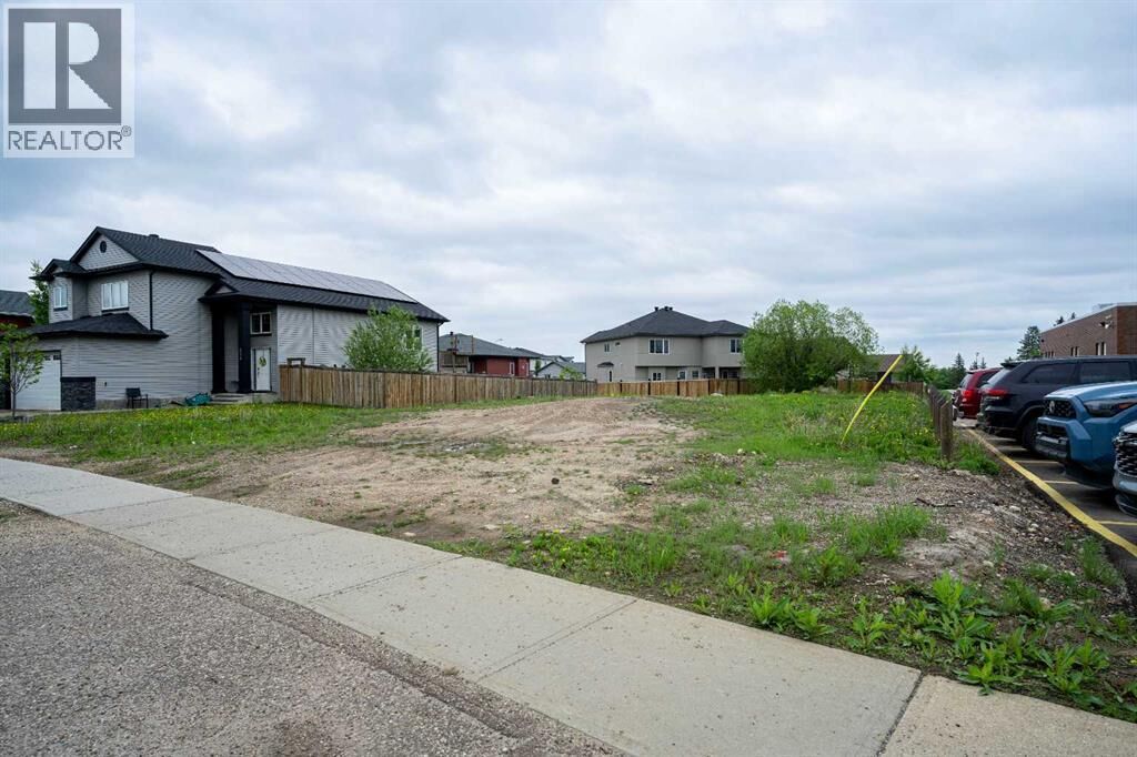 Property Photo:  212 Beacon Hill Drive  AB T9H 2P1 