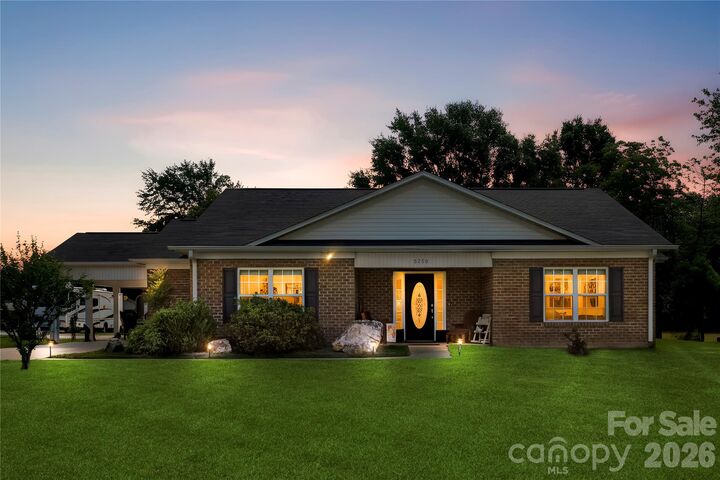 Property Photo: 5250 Hickory Grove Road NC 28120