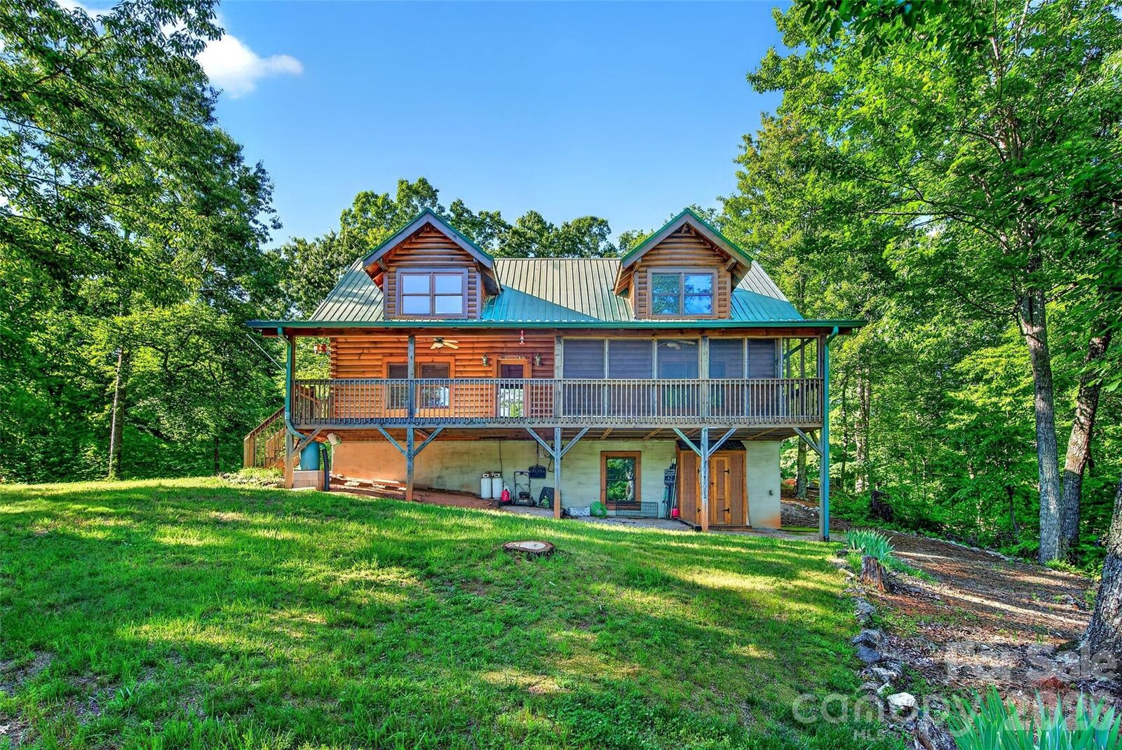 Property Photo: 545 Mountain Crest Drive S NC 28752