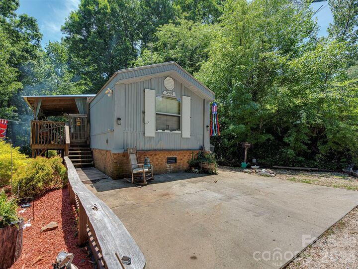 Property Photo: 3901 Hickory Highway NC 28677