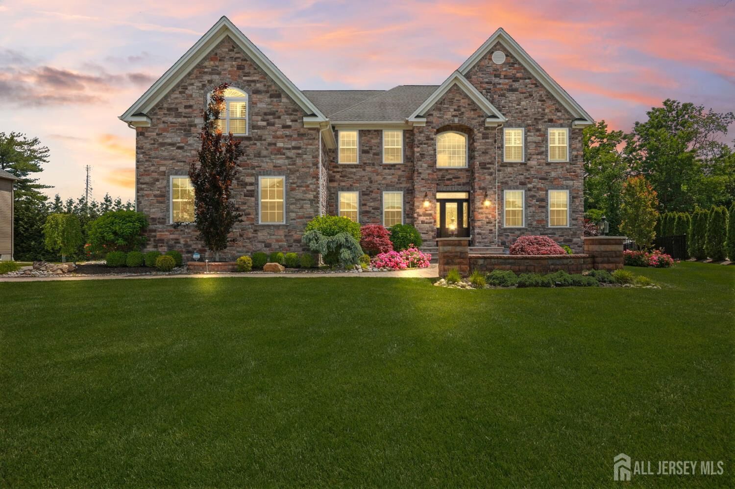 Property Photo:  9 Gatarz Court  NJ 08816 