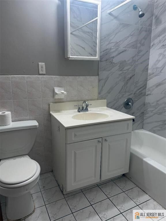 Property Photo:  403 College Drive 403  NJ 08817 