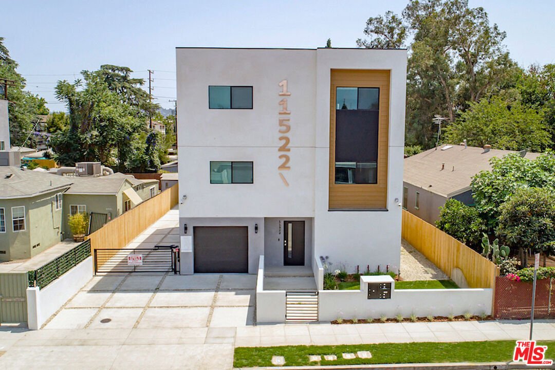 Property Photo: 11522 1/2 Emelita St CA 91601