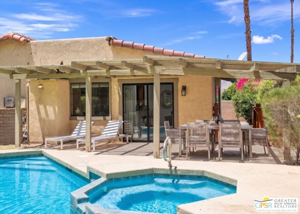 Property Photo:  43344 Mondavi Ct  CA 92260 