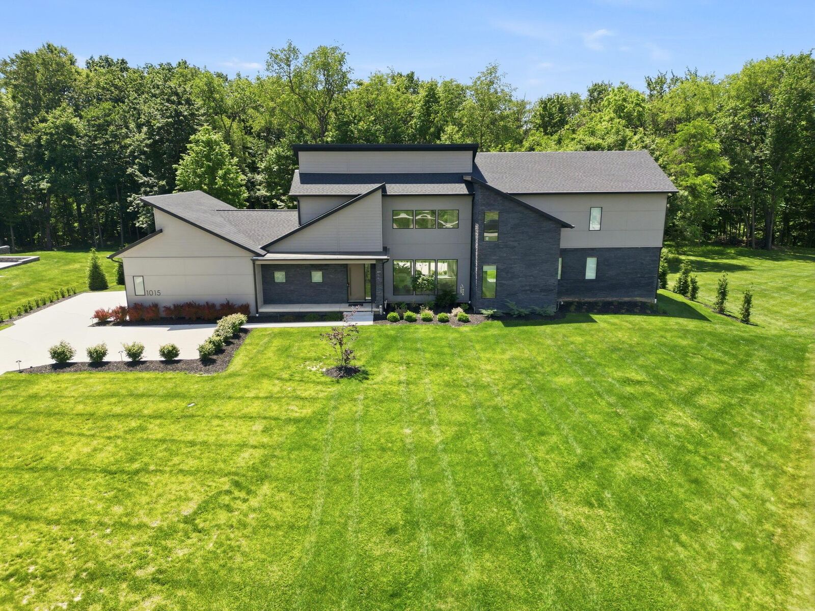 Property Photo:  1015 Lale Point  OH 43015 