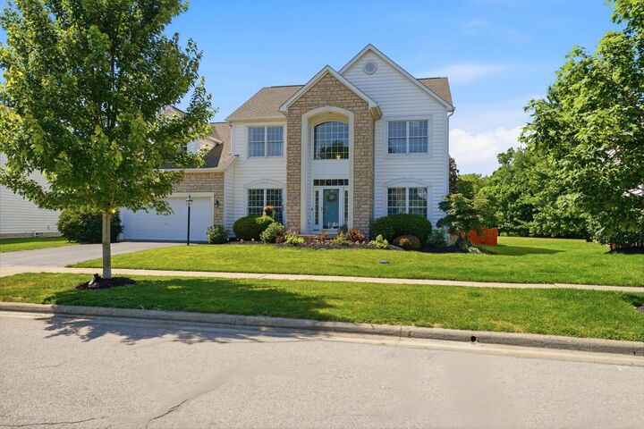 Property Photo: 7558 Fairfield Lakes Drive OH 43065