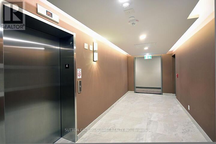Property Photo:  1575 Lakeshore Road West 428  ON L5J 1J4 