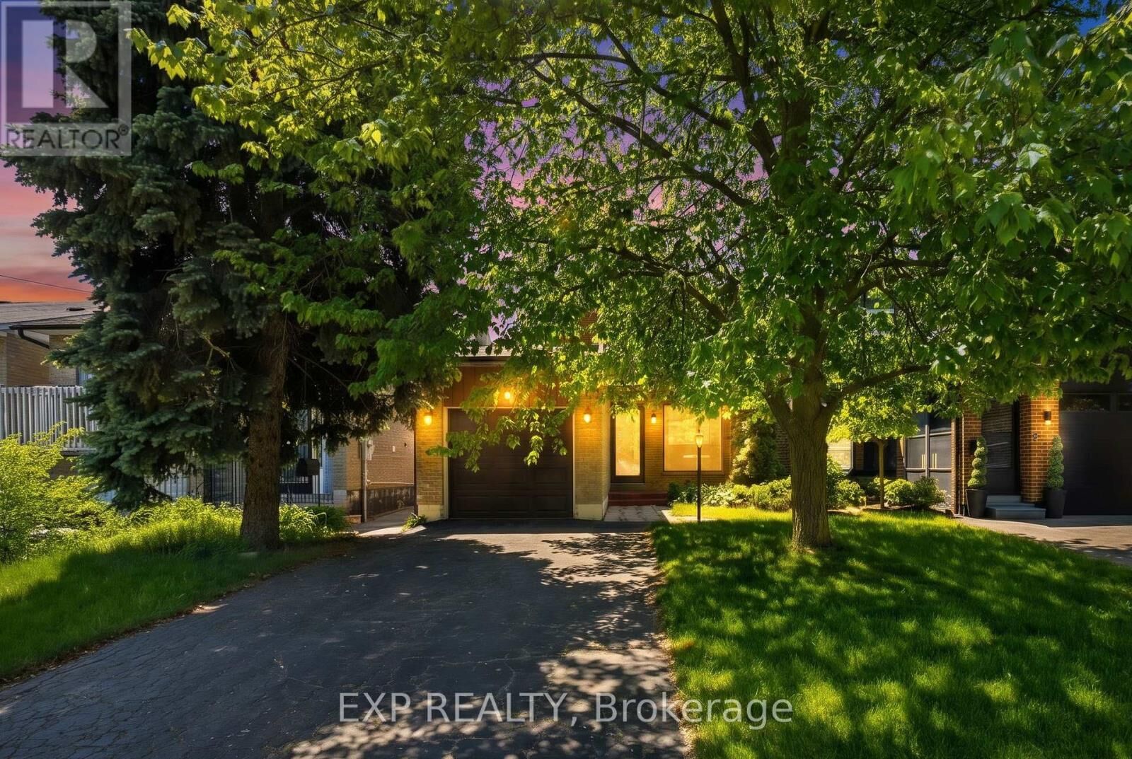 Property Photo:  225 Invergordon Avenue  ON M1S 3Z1 