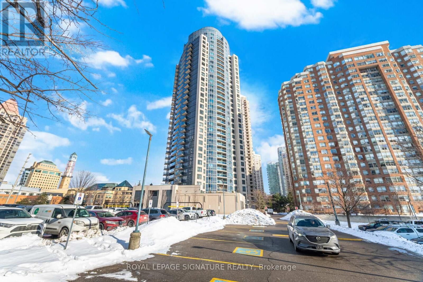 Property Photo:  330 Burnhamthorpe Road West 1402  ON L5B 0E1 