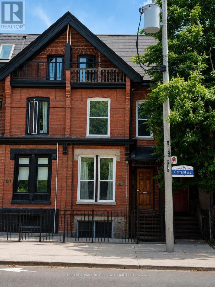 Property Photo: 149 Gerrard Street East Unit 1 ON M5A 2E4
