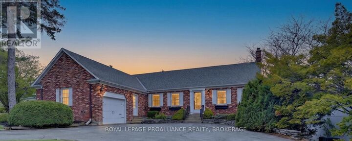 Property Photo:  209 Fairway Hill Crescent  ON K7M 2B5 