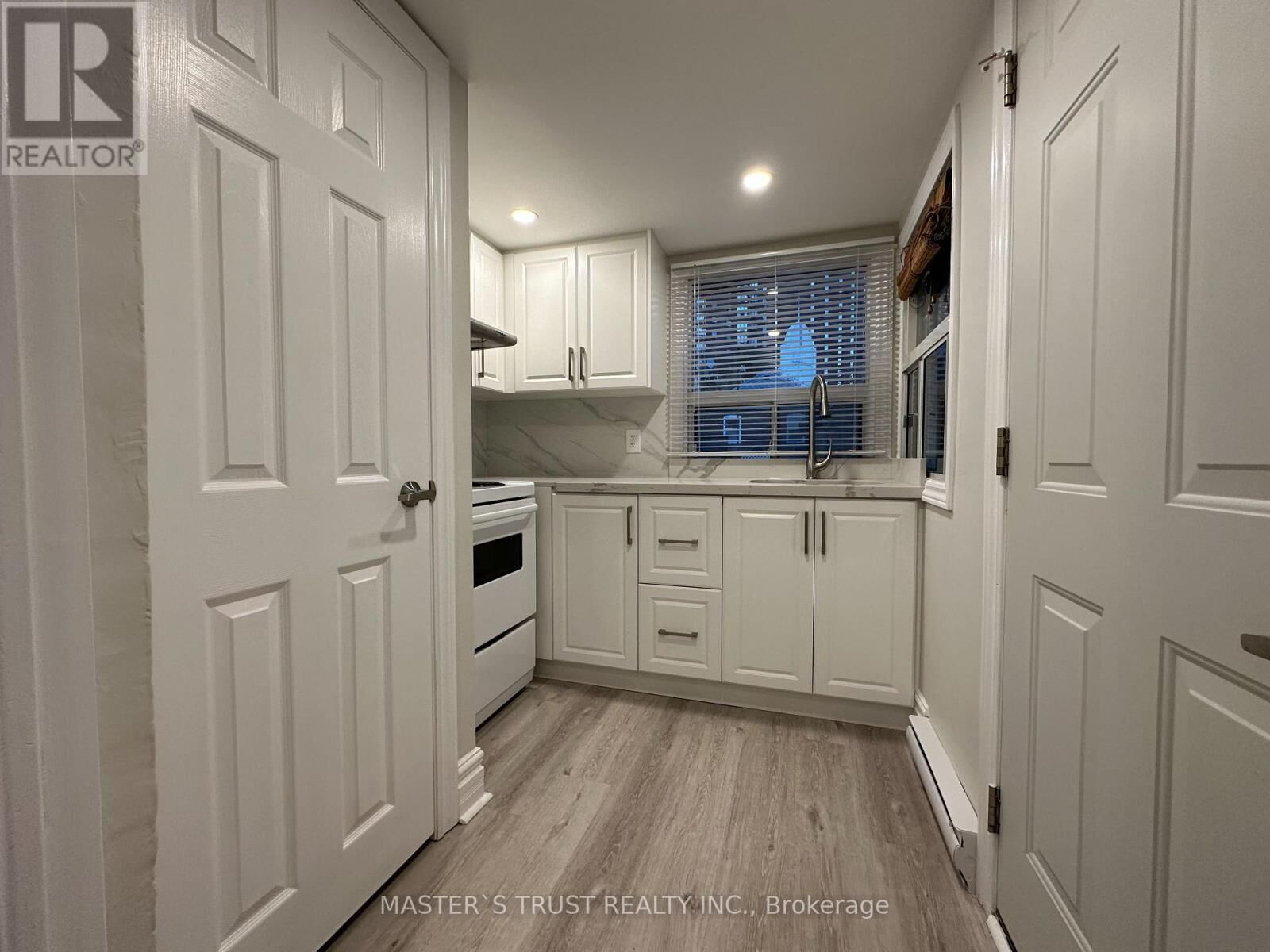 Property Photo:  151 Dynevor Road Upper  ON M6E 3X5 