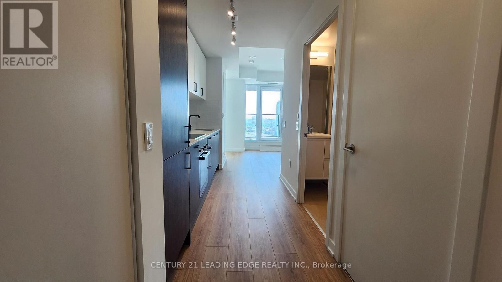 Property Photo:  5 Quarrington Lane 1506  ON M3C 1H7 