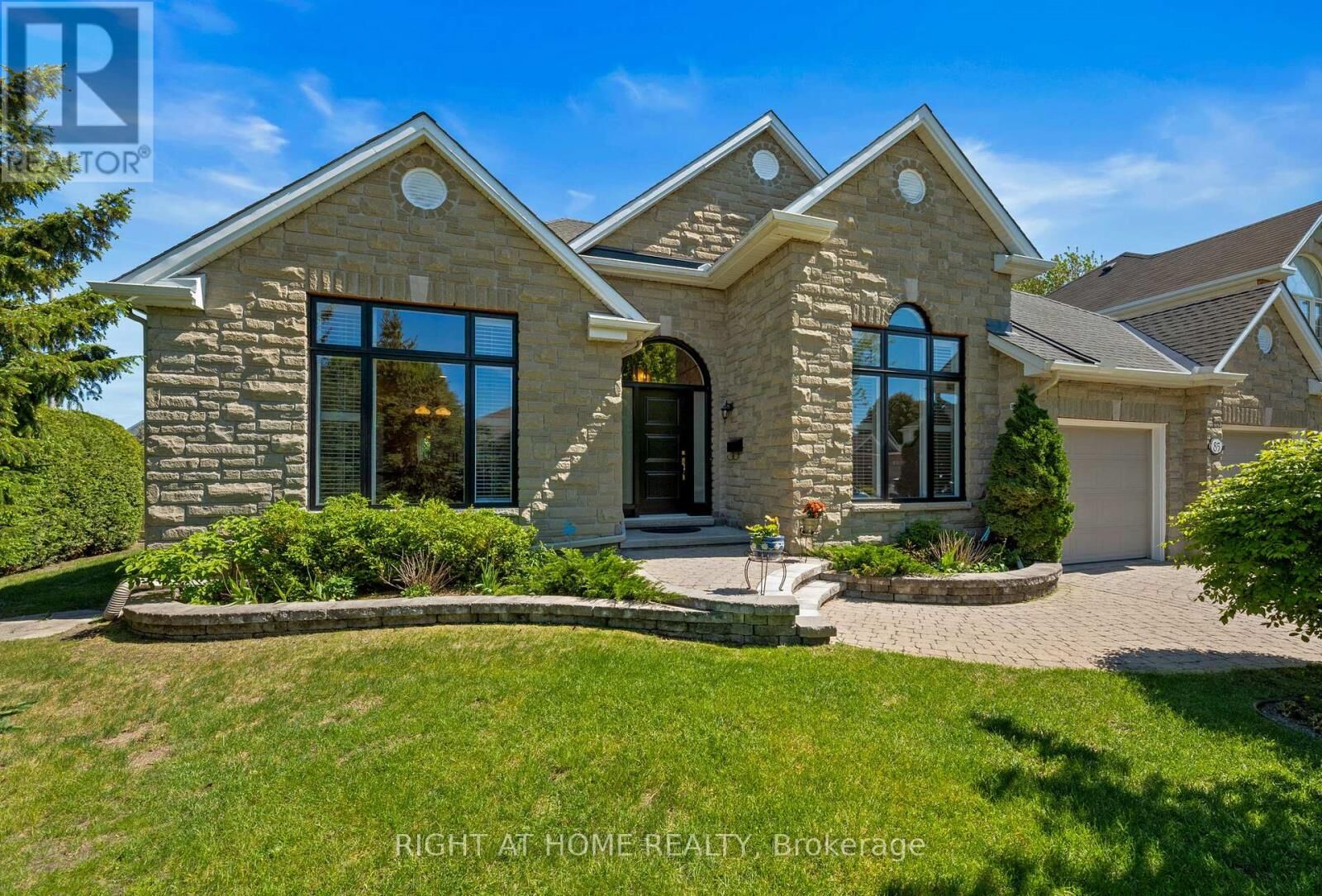 Property Photo:  85 Brightside Avenue  ON K2S 1K2 