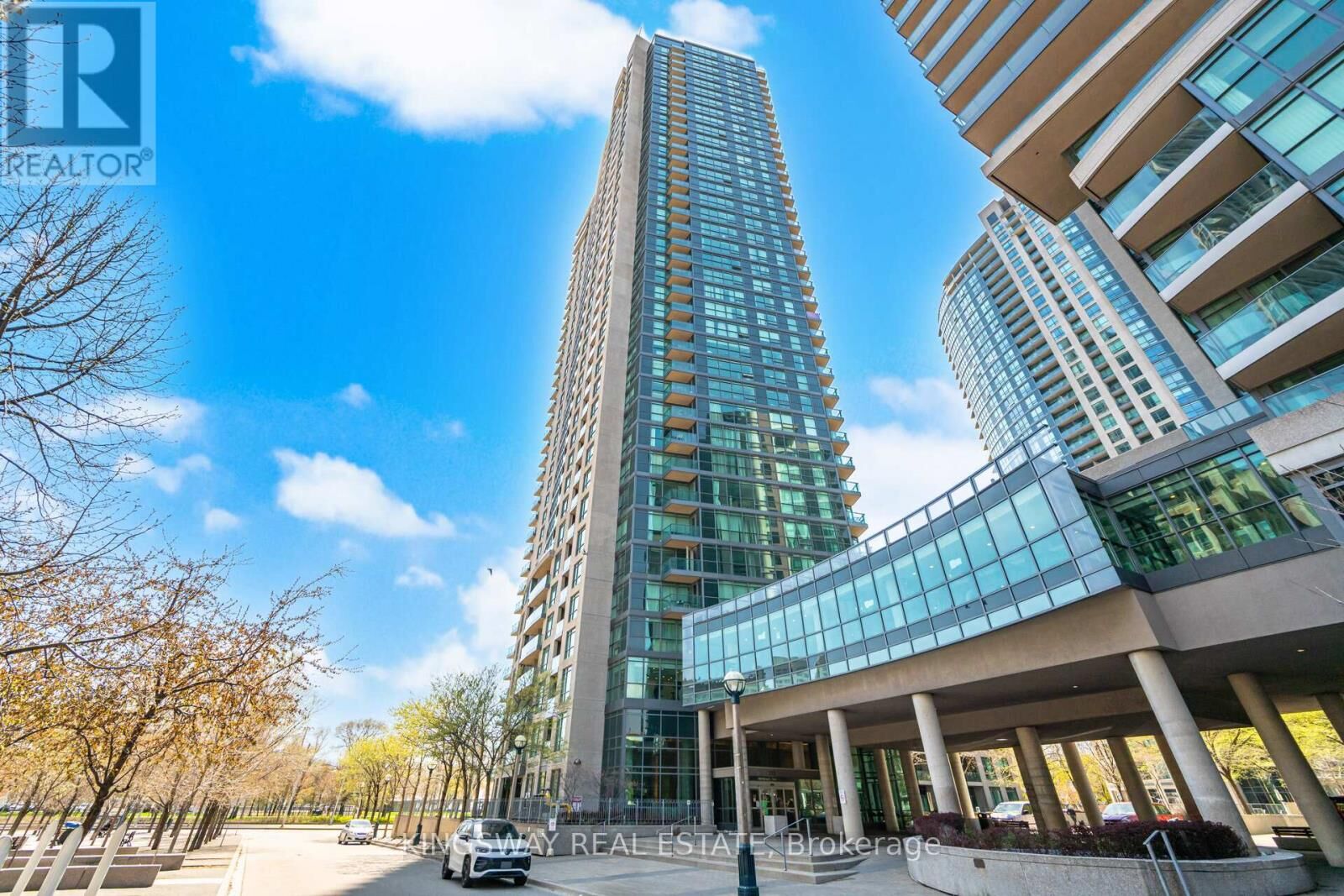 Property Photo:  215 Fort York Boulevard 3211  ON M5V 4A1 