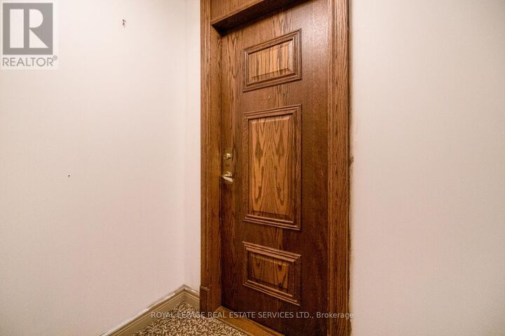 Property Photo:  4850 Glen Erin Drive 704  ON L5M 7S1 