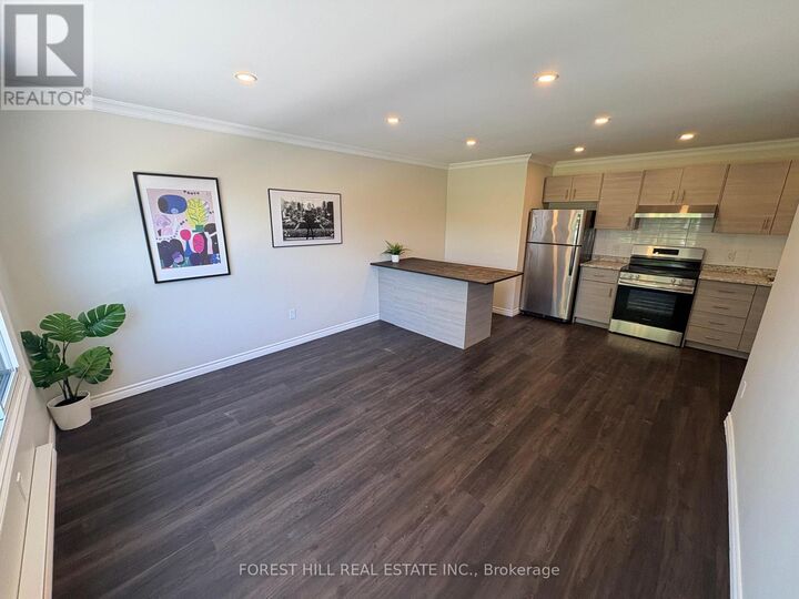 Property Photo:  130 King Street East 8  ON L1C 1N7 