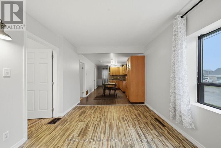 Property Photo:  107 Broadway Street  ON L3C 5L6 