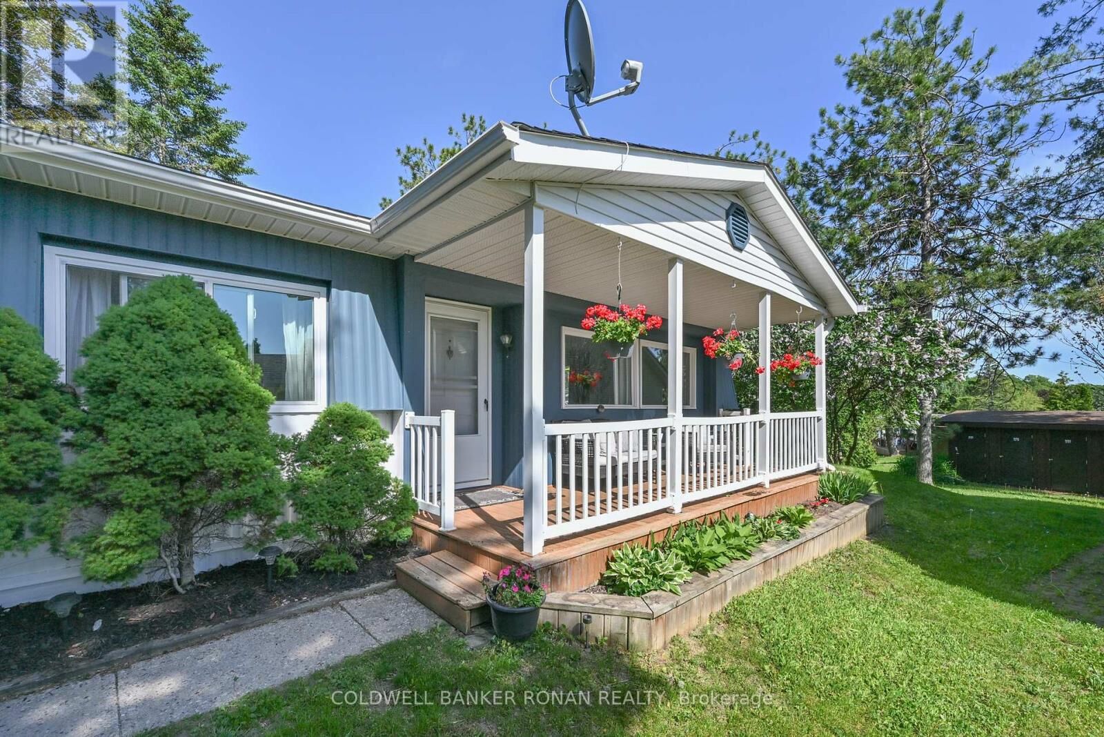 Property Photo: 13 Hawthorne Drive ON L9S 1P7