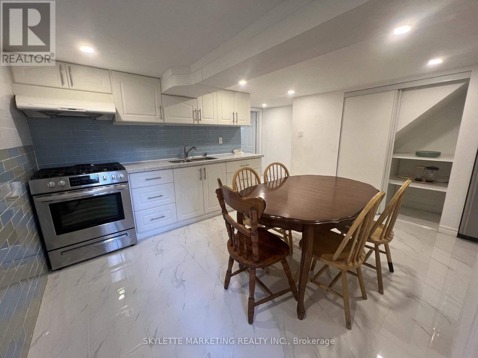 Property Photo: 548 Dufferin Street Bsmt ON M6K 2A7