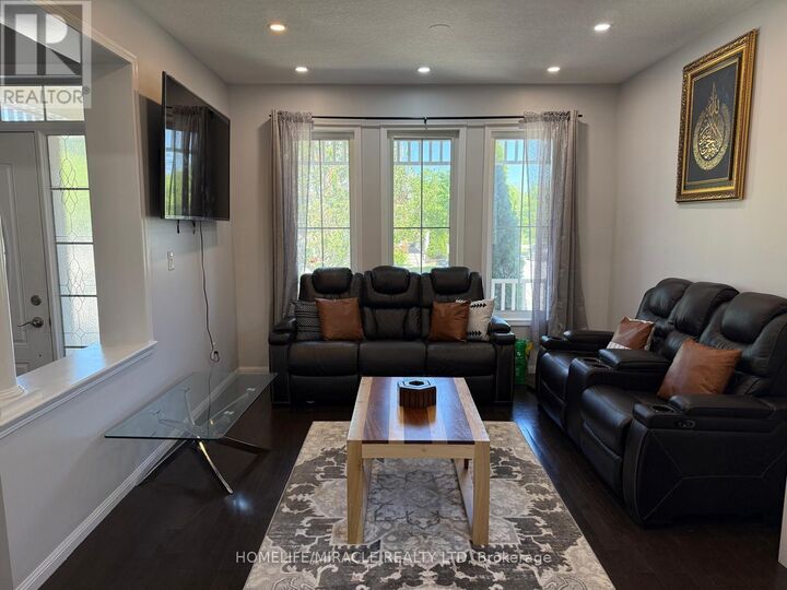 Property Photo:  23 Dalton Drive  ON N3C 0E7 
