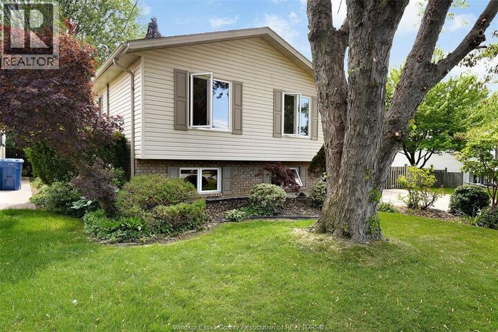 Property Photo:  906 Bayview Avenue  ON N9Y 3M2 