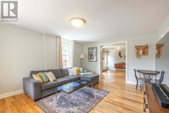 Property Photo: 894 3rd Avenue West ON N4K 4P5