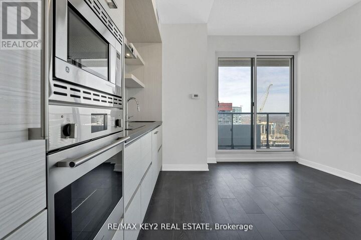 Property Photo:  2221 Yonge Street 3402  ON M4S 0B8 