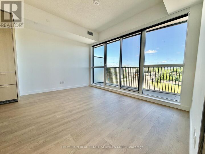 Property Photo:  75 Billes Heights 529  ON M2K 0J8 