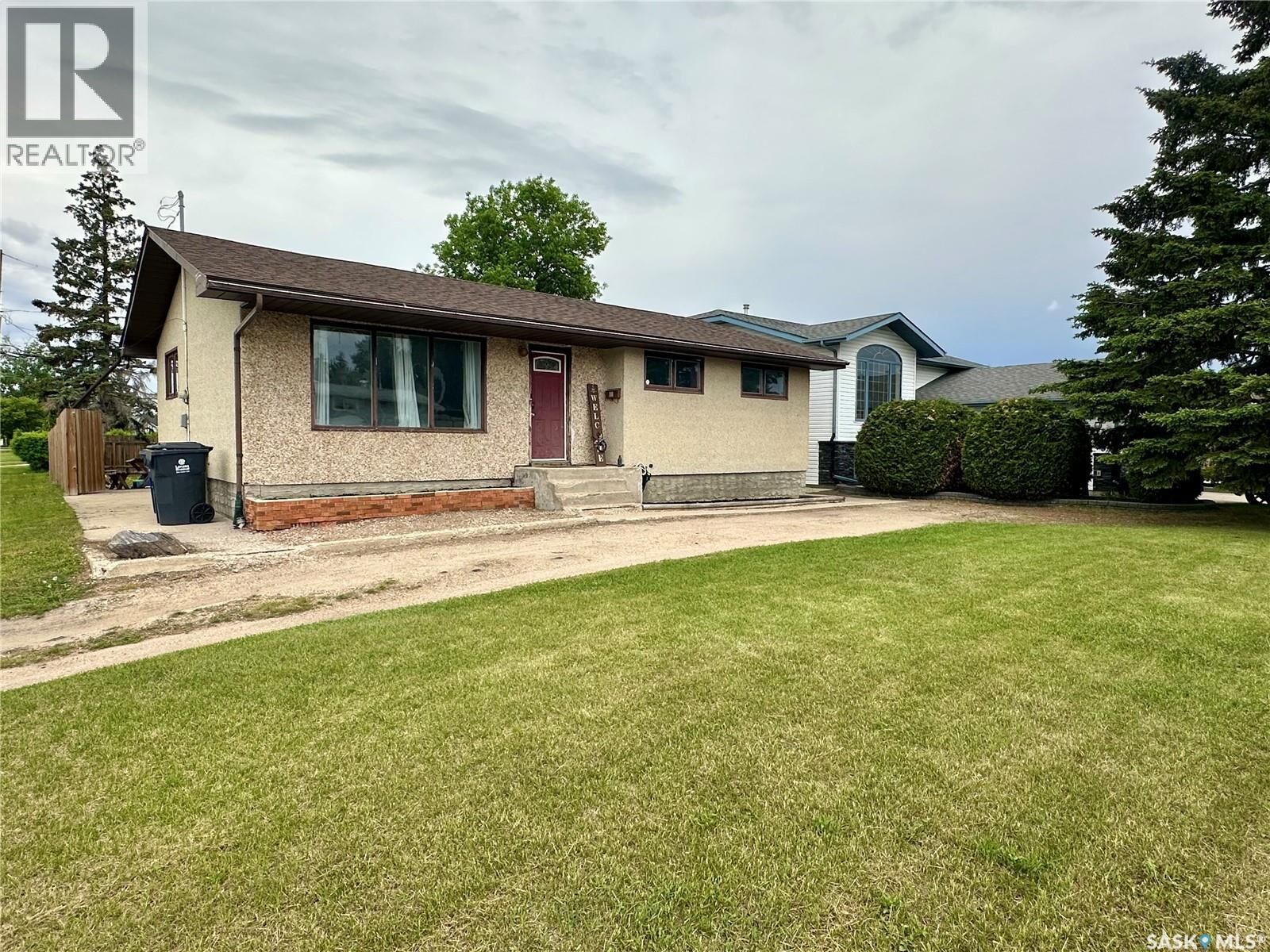 Property Photo: 100 1st Street E SK S0K 4S0