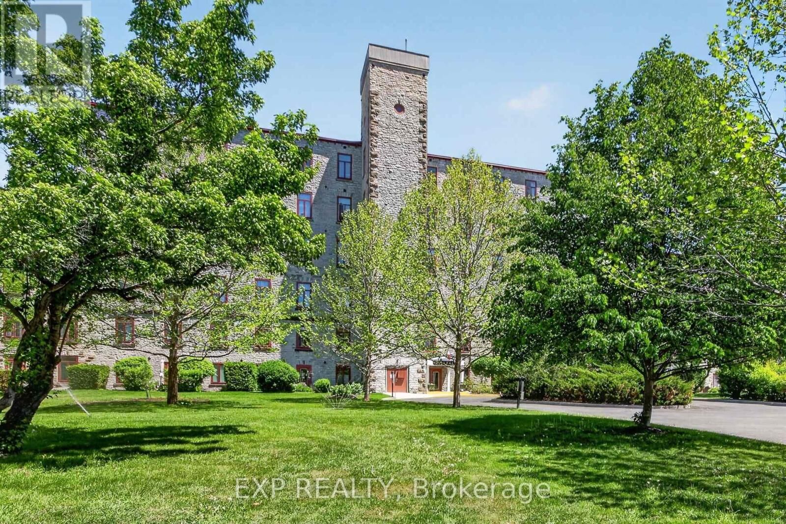 Property Photo:  1 Rosamond Street East 317  ON K0A 1A0 