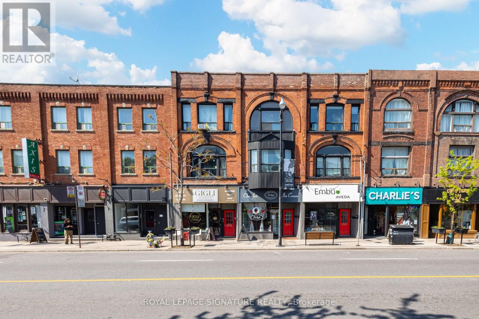 Property Photo:  3040 Dundas Street West 3  ON M6P 1Z3 