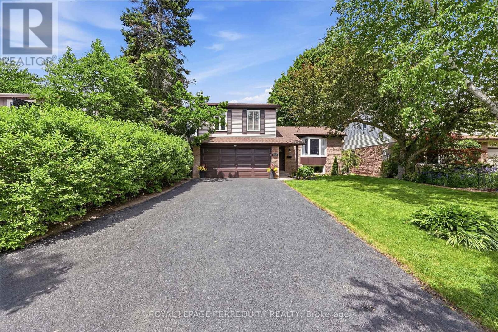 Property Photo:  2609 Oak Row Crescent  ON L5L 1P7 