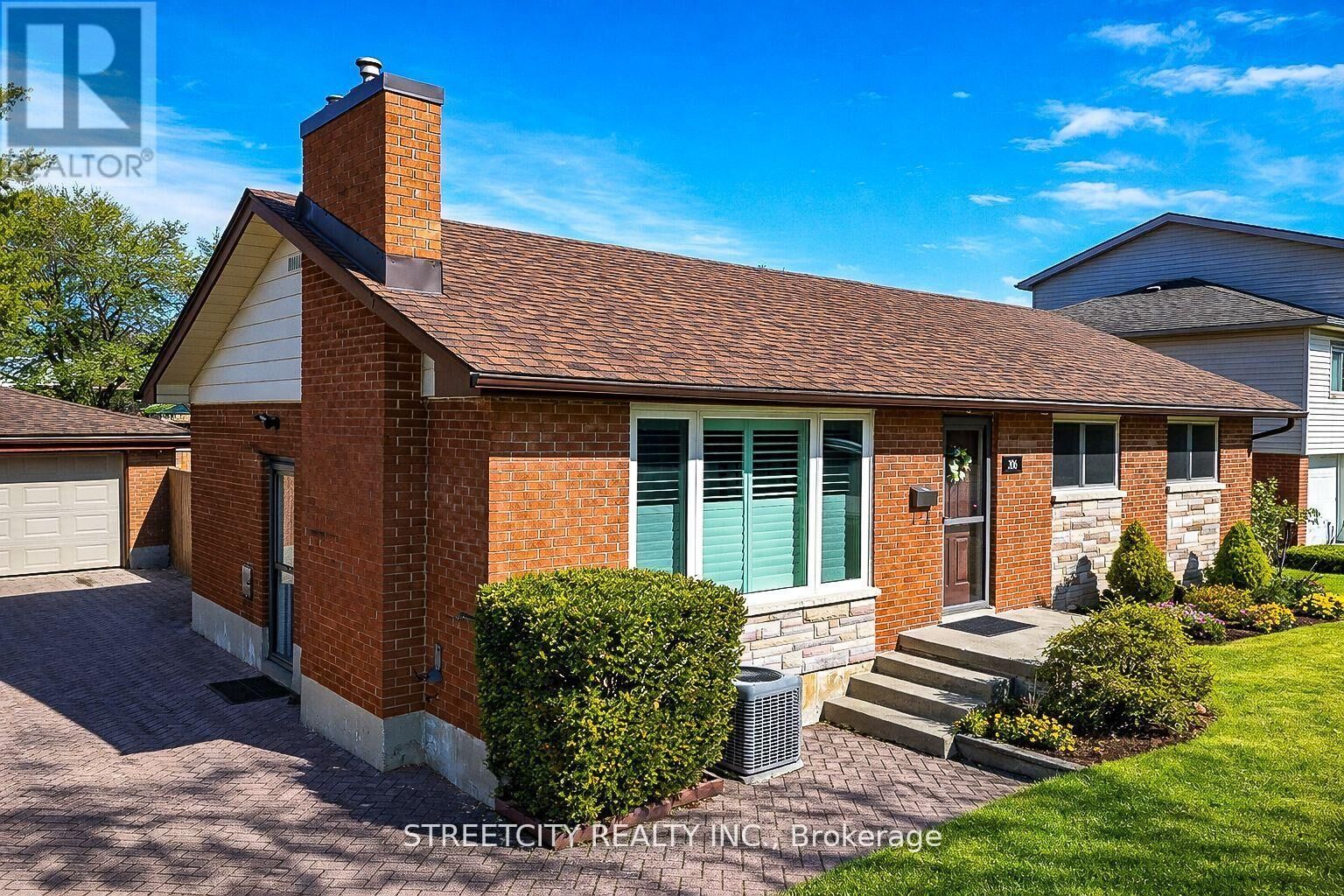 Property Photo:  306 Burlington Crescent  ON N5Z 3G5 