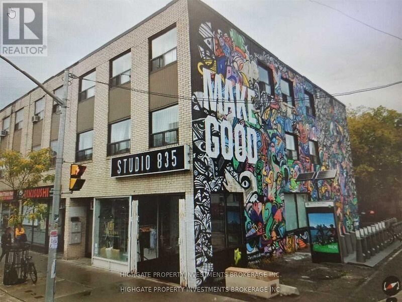 Property Photo:  835 Bloor Street West D  ON M6G 1M1 