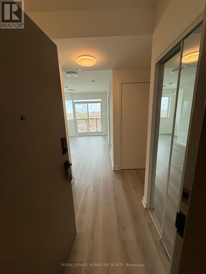 Photo de la propriété:  1185 Dupont Street 2003  ON M6H 0G5 