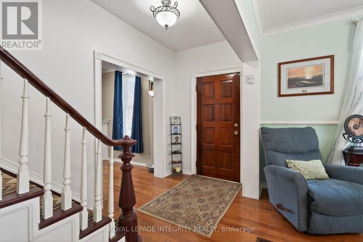 Property Photo: 33 Rochester Street ON K7C 2P9