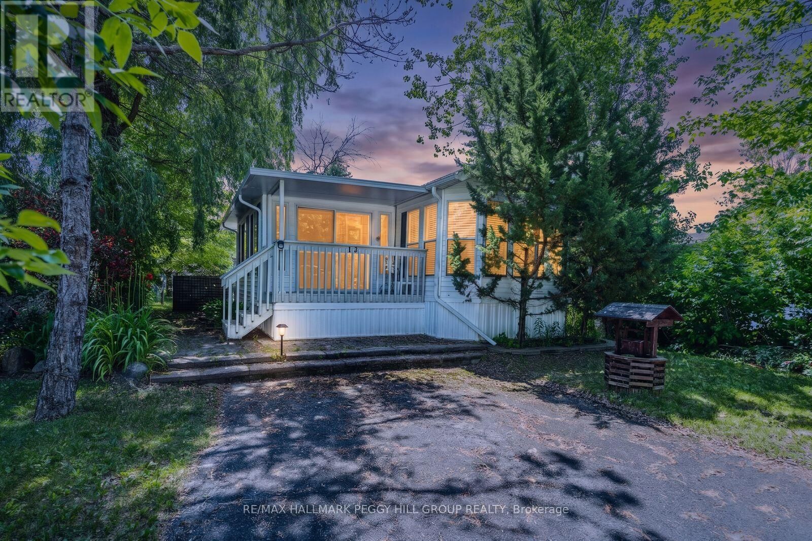 Property Photo:  13 Huron Circle  ON L9Z 1X7 